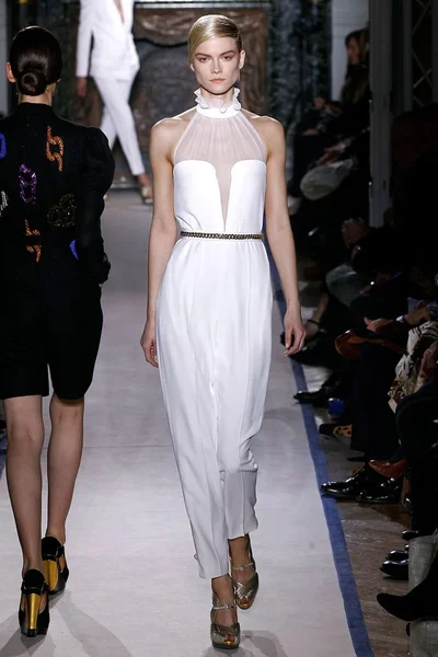 Look 28